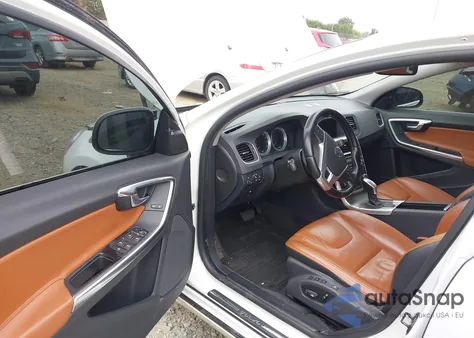 2013 Volvo S60 T5/T5 Platinum/T5 Premier/T5 Premier Plus z USA, uszkodzony, nr VIN YV1612FH8D2185936